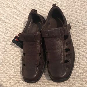 Men's sandals made of very soft leather, light